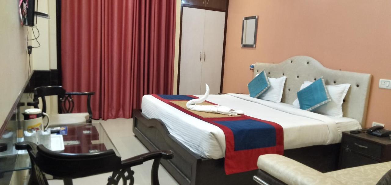 Hotel Paras Plaza Rišikéš Exteriér fotografie